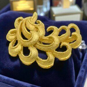 MCM Vintage Crown Trifari Plume Gold Tone Trifanium Brooch